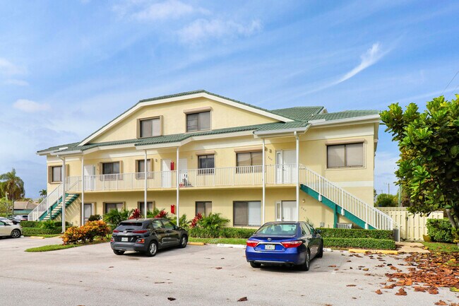 Building Photo - 360 Bella Vista Ct N