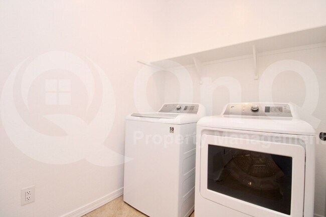 Building Photo - 1378 W Macaw Dr