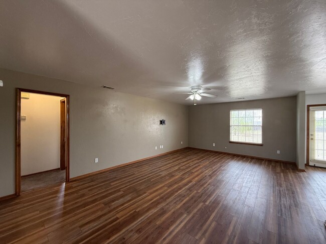 Building Photo - Cozy Retreat on 1 Acre – Perfect for Relax...