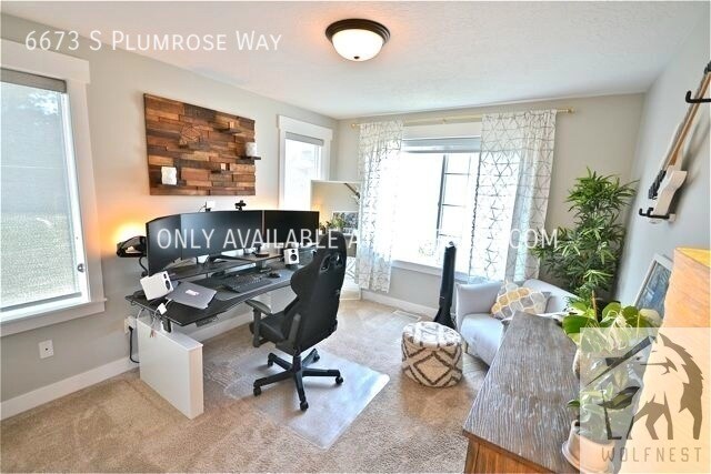 Building Photo - No Deposit Option! Ravishing 3 Bedroom Tay...