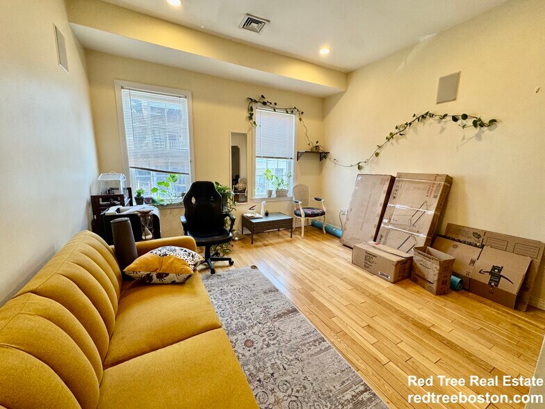 Building Photo - 22 Elmore St