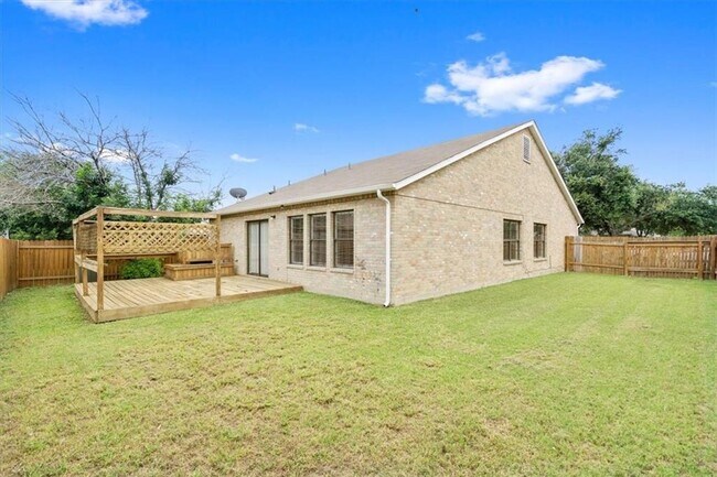 Building Photo - 3313 Settlement Dr