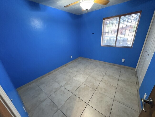 Building Photo - Convenient location in Midvale Park Close to all your needs