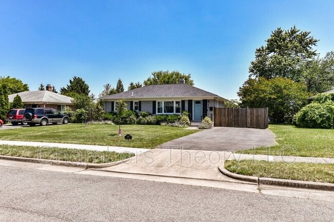 Building Photo - 1015 Woods Pl