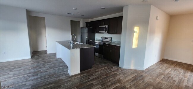 Building Photo - 2670 Bengal Tan Ave