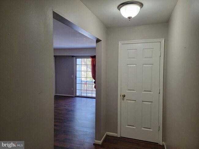 Building Photo - 9220 Niki Pl