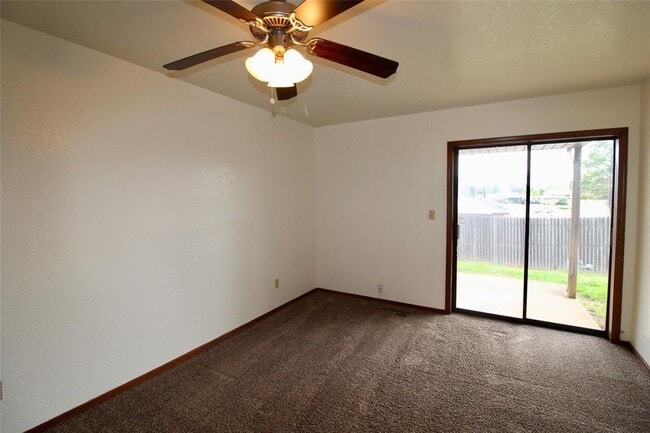Building Photo - 910 Aspen Ct