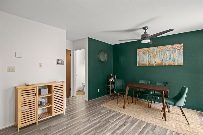 Building Photo - 901 Silver Quail Ln