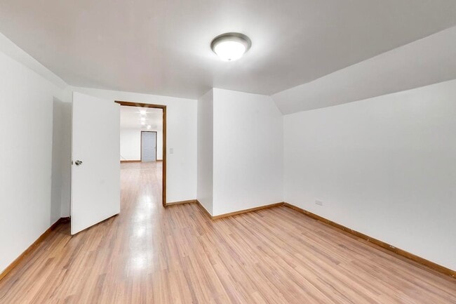 Building Photo - 5150 W Carmen Ave