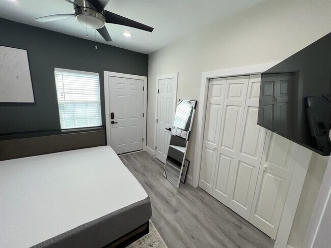 Building Photo - 5 Estelle St