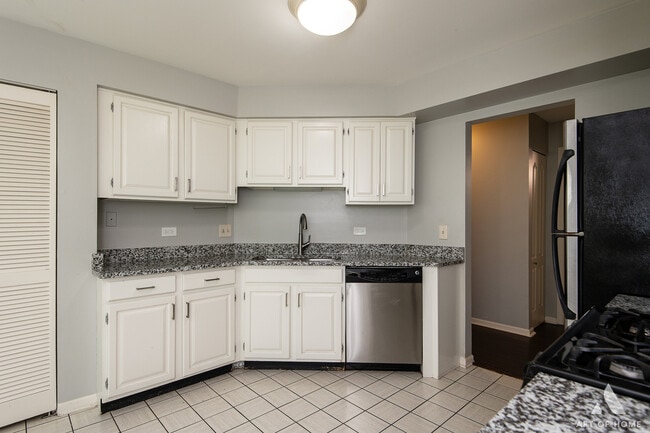 Building Photo - 61 Willow Pkwy