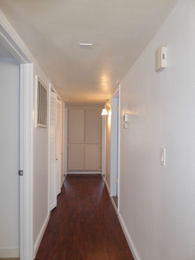 Building Photo - 824 Capehart Ct