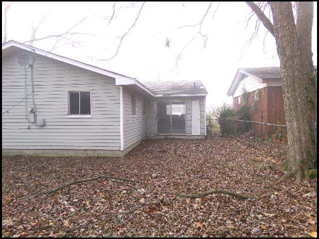 Building Photo - 305 Smart St