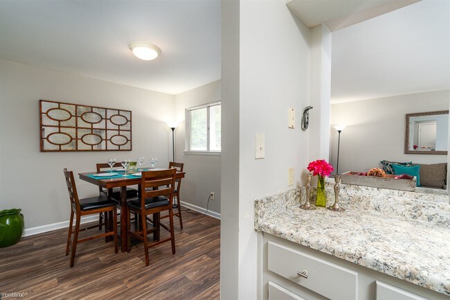 Building Photo - 2626 Embarcadero Dr