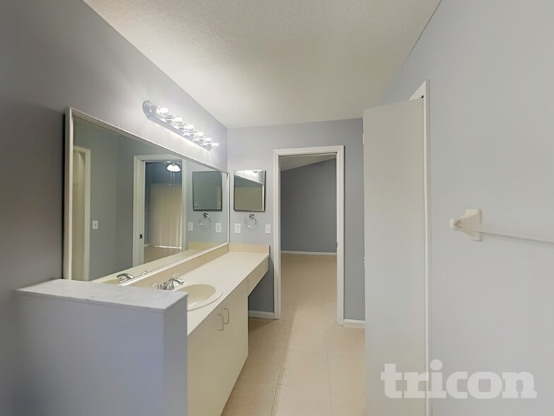 Building Photo - 9808 Red Clover Ave