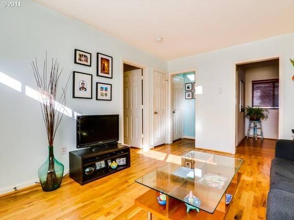 Primary Photo - 5530 NE 7th Ave