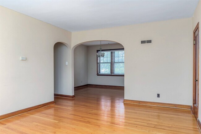 Building Photo - 6601 Alamo Ave