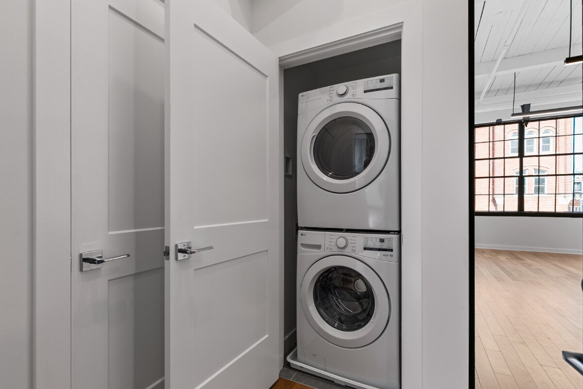 Building Photo - 2201 E Main St