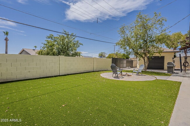Building Photo - 8215 E Cypress St