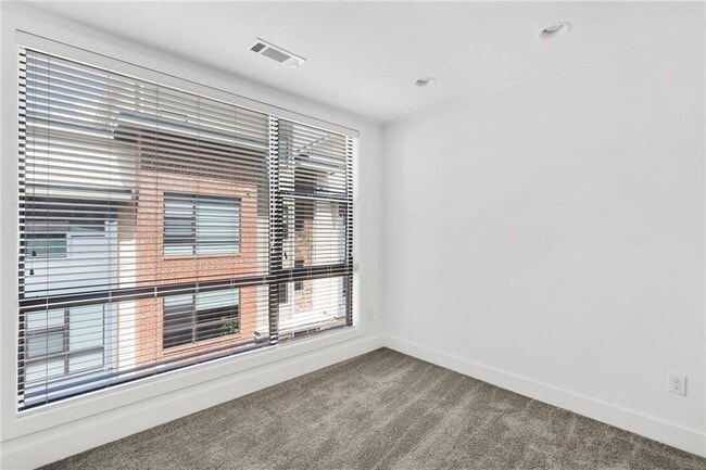 Building Photo - 966 Moda Dr