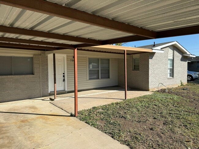 Building Photo - 7907 Stagecoach Ln