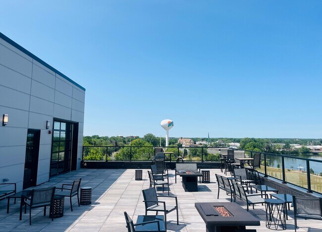 Building Photo - Banta Village