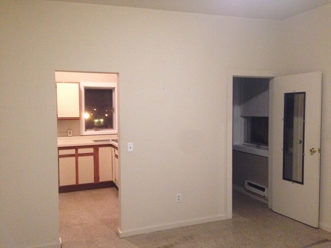 Building Photo - 23 South Main St Apt 3