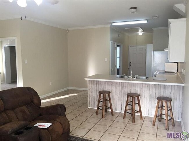 Building Photo - 9139 Pecan Tree Dr