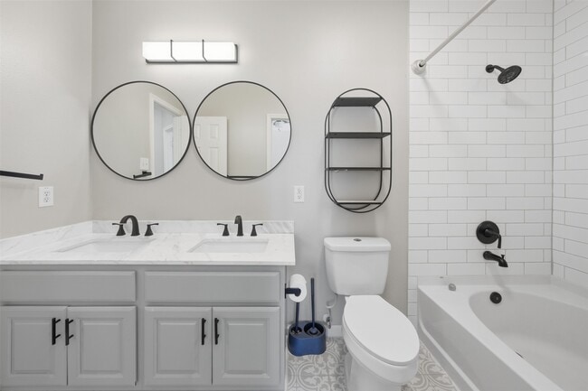 Building Photo - 1929 Kemah Village Dr