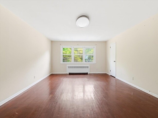 Building Photo - 648 Fairview Ave