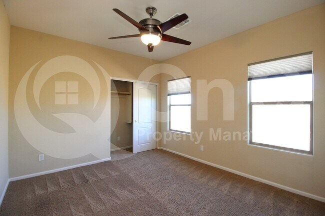 Building Photo - 28978 N 70th Dr