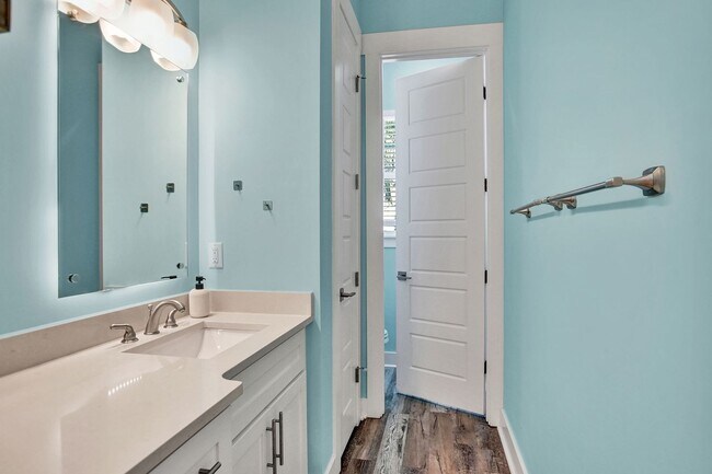 Building Photo - Luxury Beach Living Just Two Blocks from the Ocean – 4 Bed/3 Bath Fully Furnished Jacksonville Be...