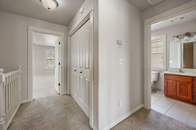 Building Photo - Four bedroom home for lease in the Riverwalk Neighborhood Ashland, Oregon