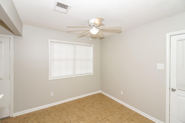 Building Photo - 3858 Cherry Hill Ln