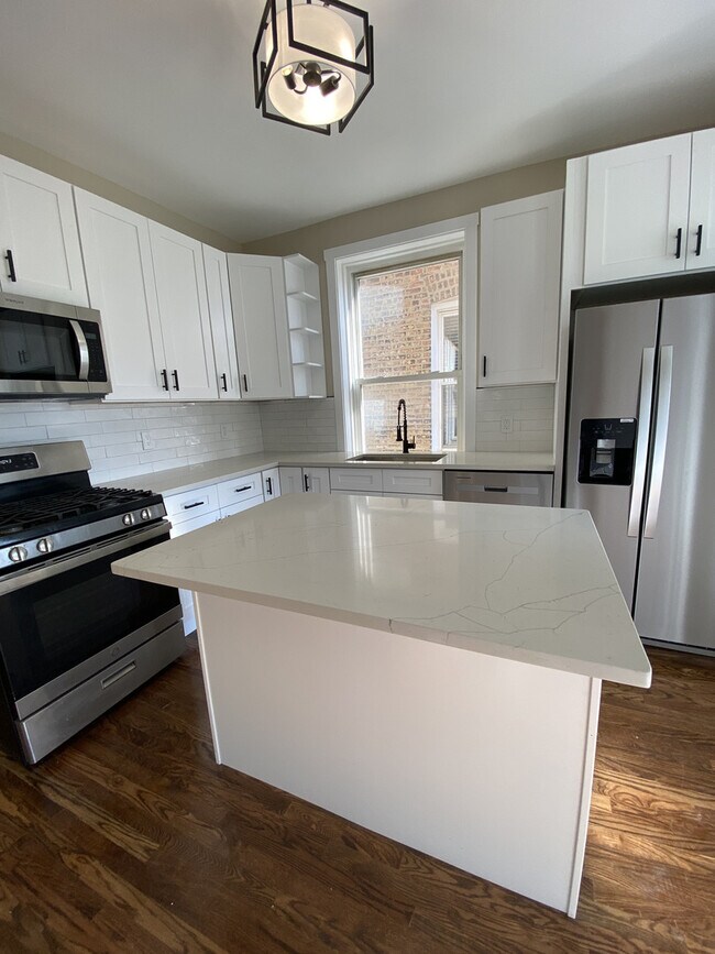 Building Photo - 3749 W Wrightwood Ave