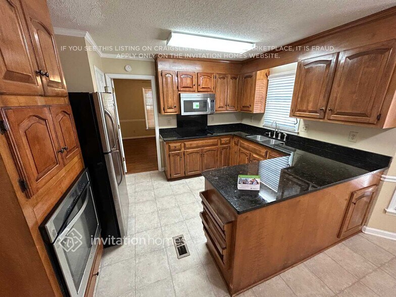 Building Photo - 3309 Clay Ct