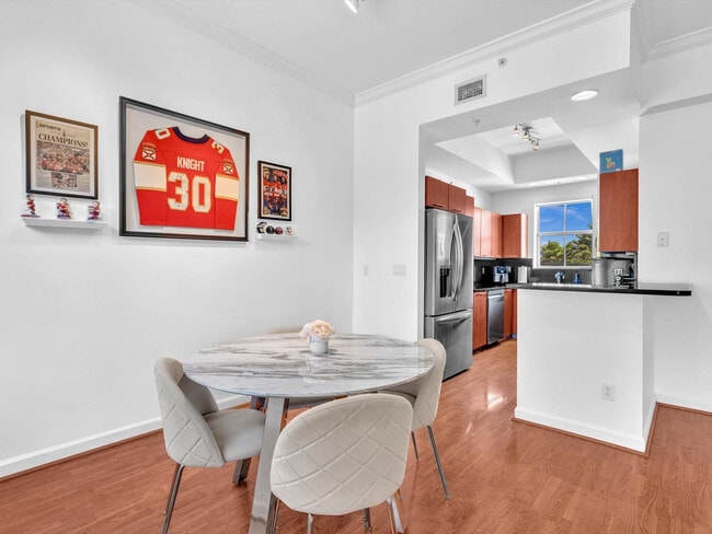 Building Photo - 2329 Vintage Dr