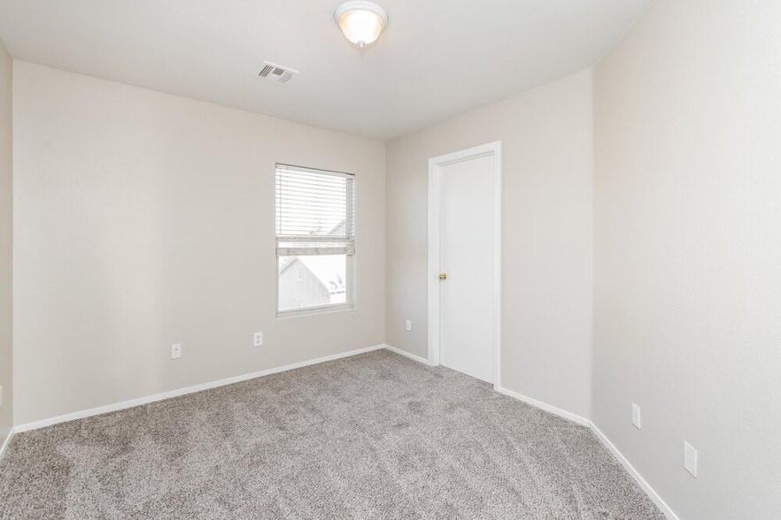 Building Photo - 6627 Brick House Ave