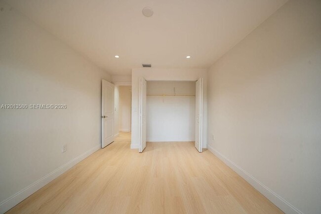Building Photo - 1550 S Greenway Dr