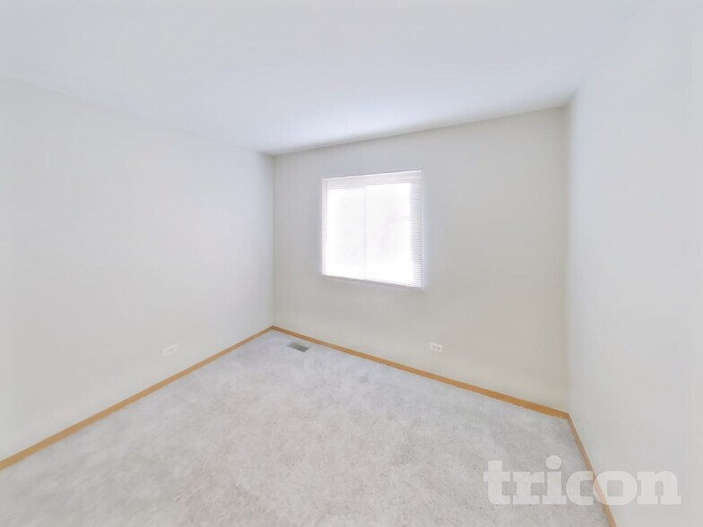 Building Photo - 1331 Fairfield Ct