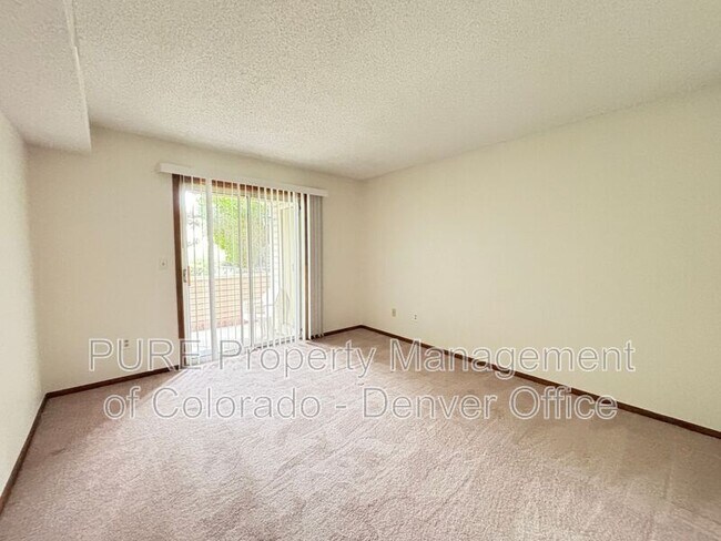 Building Photo - 965 S Miller St