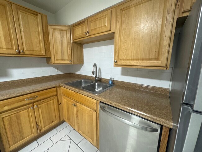 Building Photo - 459 N 400 E