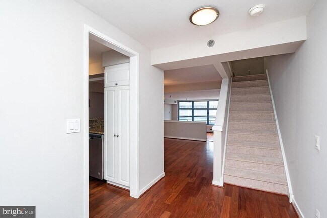 Building Photo - 7 N Christopher Columbus Blvd