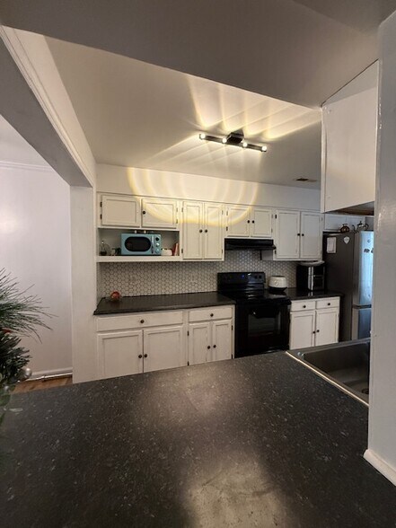 Building Photo - 2733 Crosswinds Dr