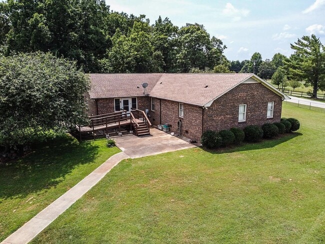 Building Photo - 600 Garrison Rd