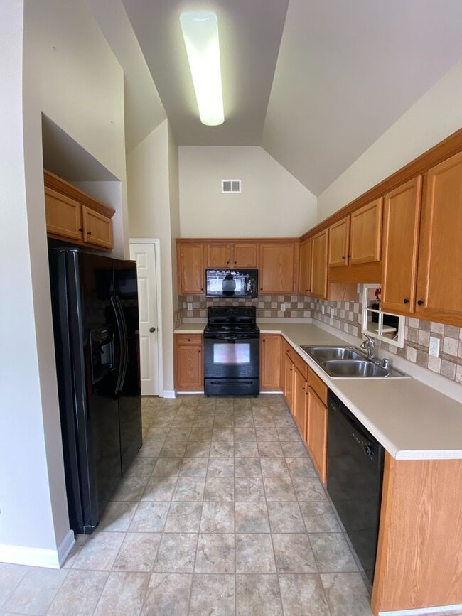 Building Photo - Cozy Home with Fenced-In Backyard for Rent in Bessemer! COMING SOON!