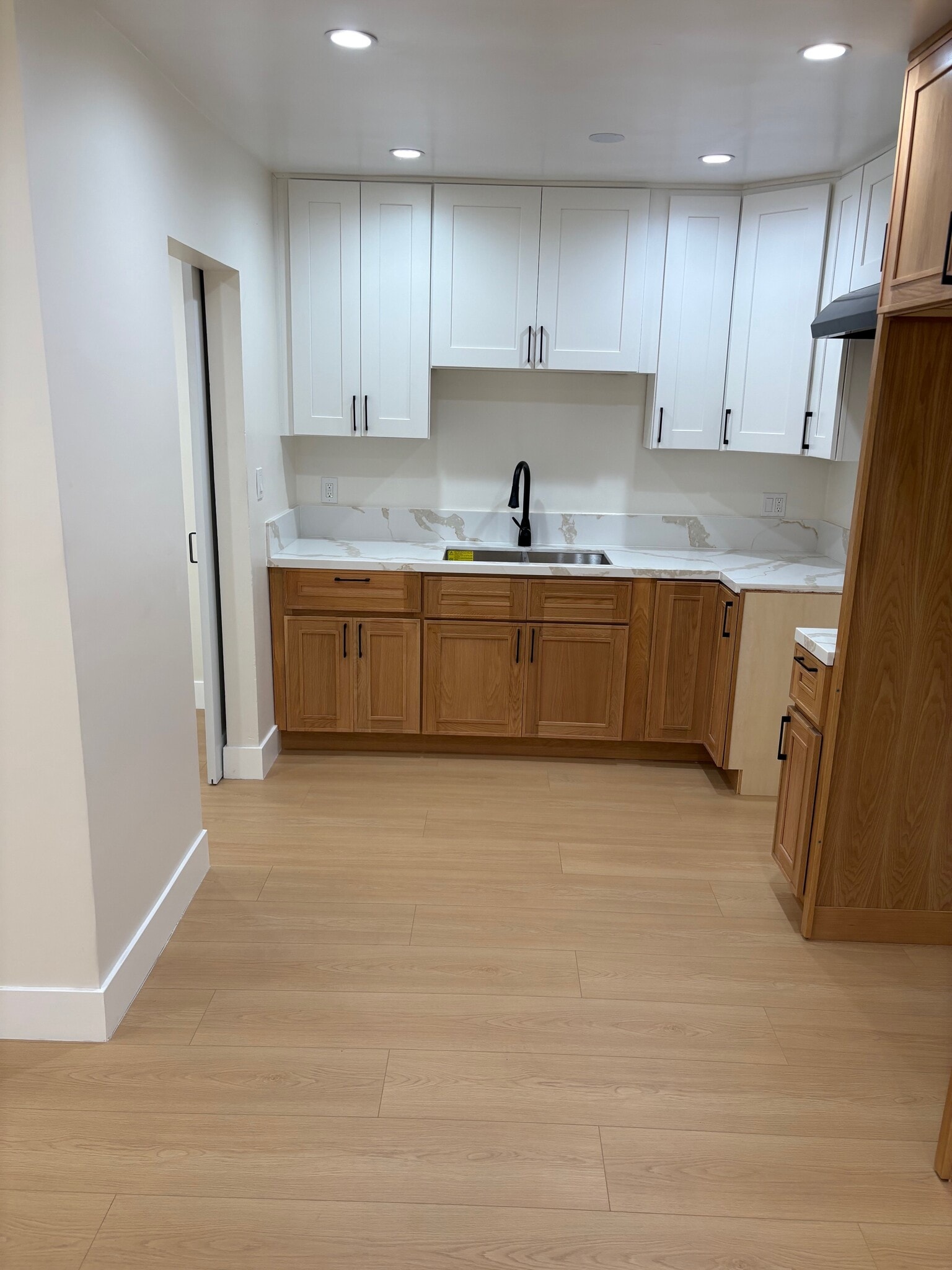 Building Photo - 1242 N New Hampshire Ave