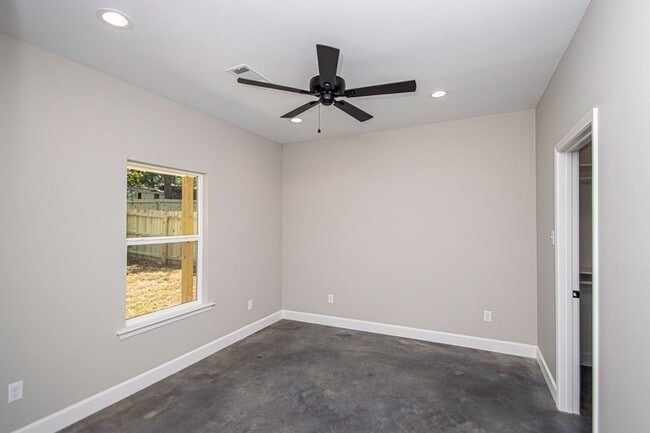 Building Photo - 1621 Wilson Rd