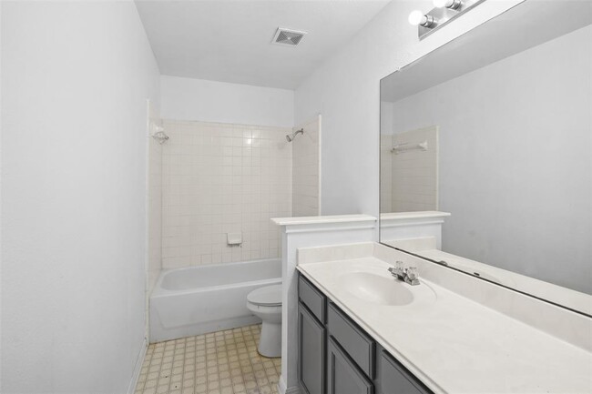Building Photo - 176 Oak River Dr