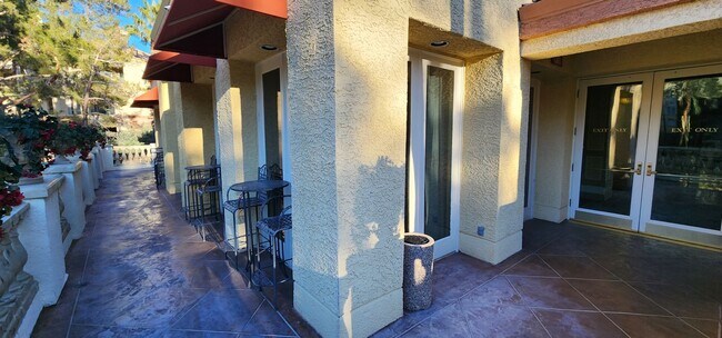 Building Photo - Fully furnished-full Sphere view